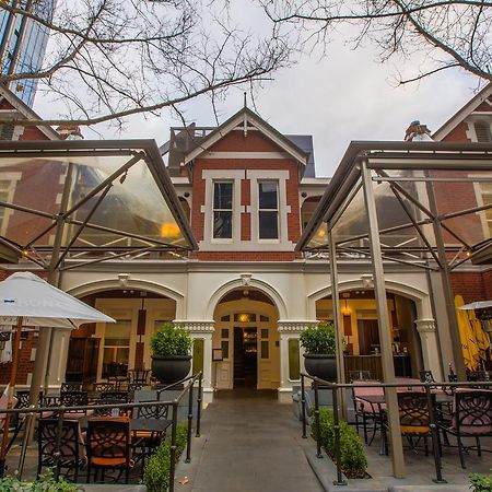 The Terrace Hotel Perth Exterior foto The exterior of the former station building, now a restaurant