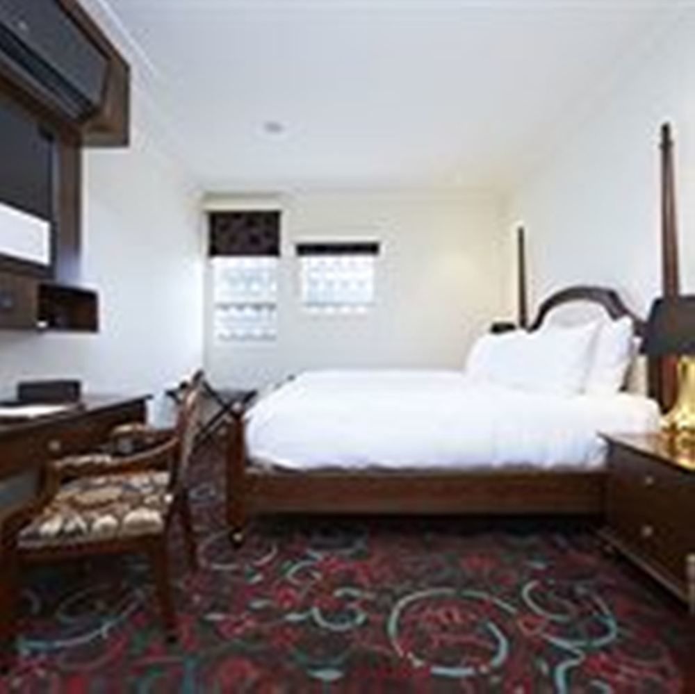 The Terrace Hotel Perth Exterior foto A bedroom at the hotel