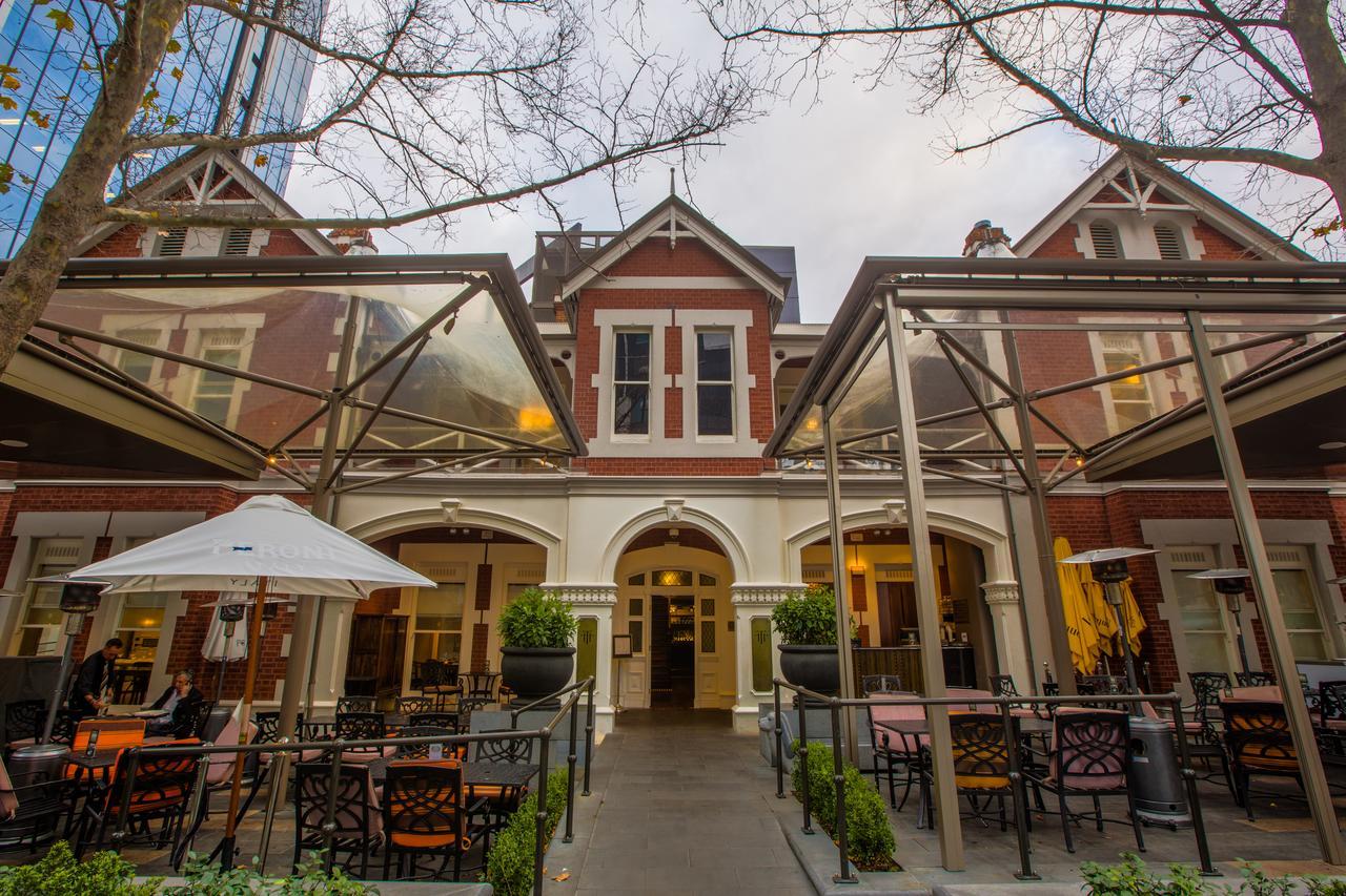 The Terrace Hotel Perth Exterior foto The exterior of the former station building, now a restaurant