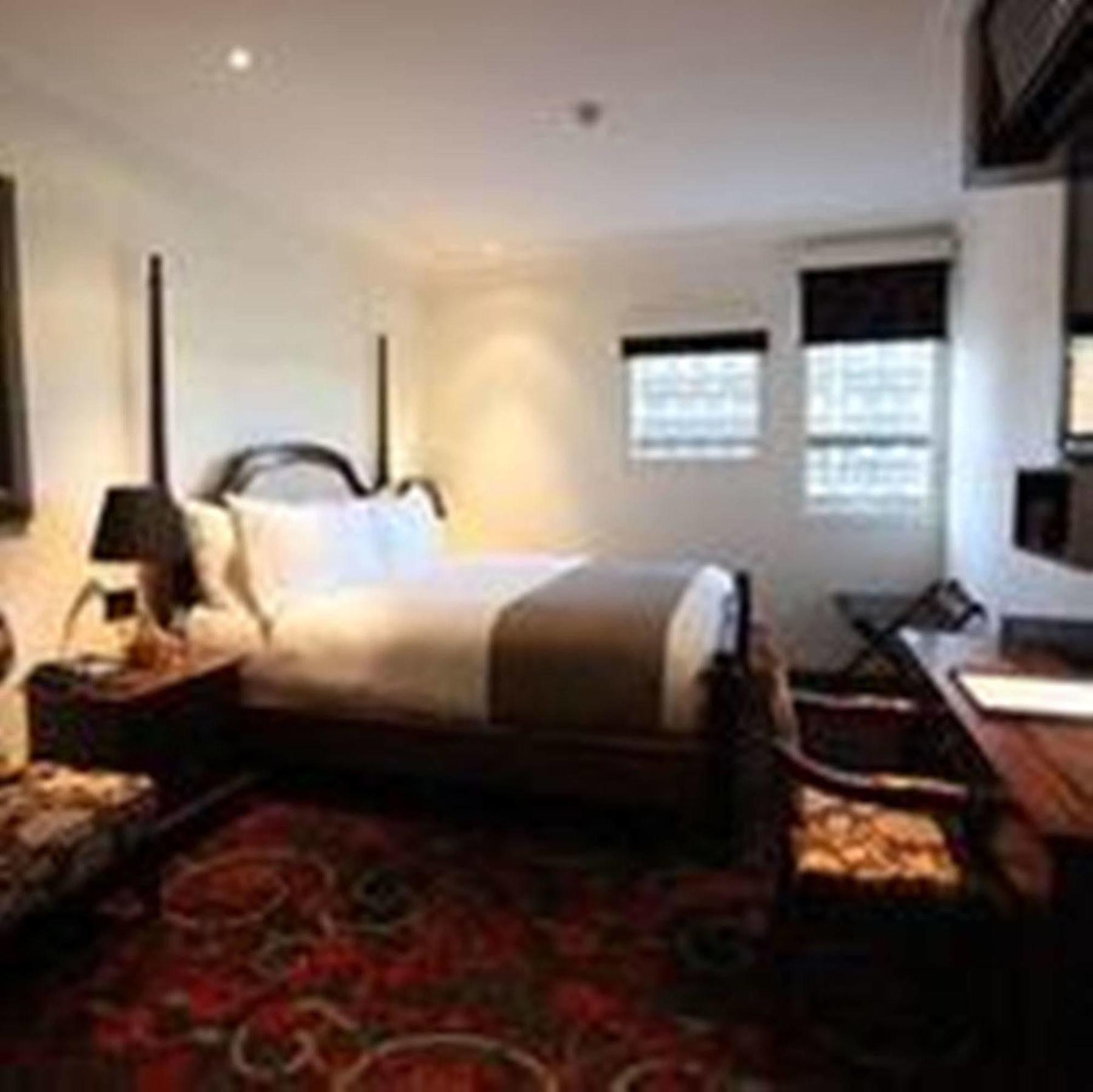 The Terrace Hotel Perth Exterior foto A room at the Hotel de Ville